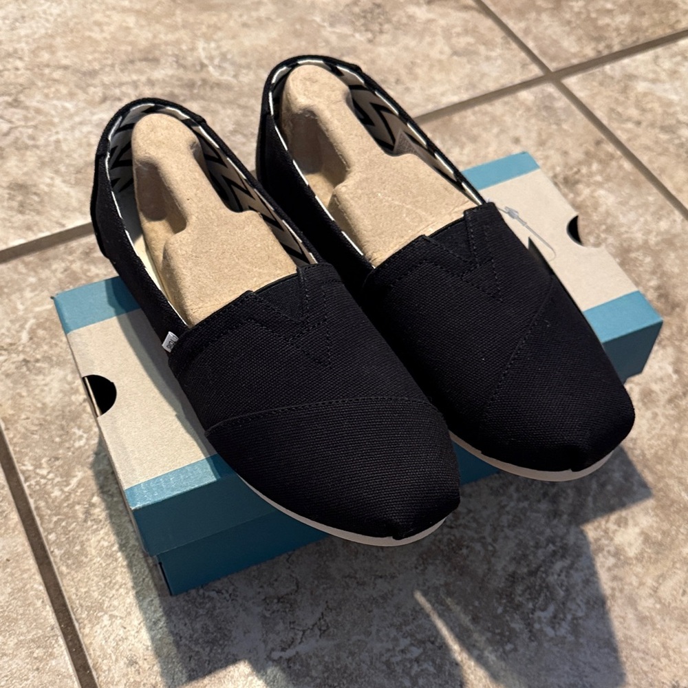 NWT Toms Midnight Canvas Slip-On Loafers